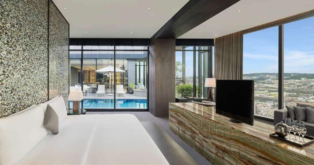 טאיצ'ונג The Lin Hotel חדר תמונה The Sky Pool