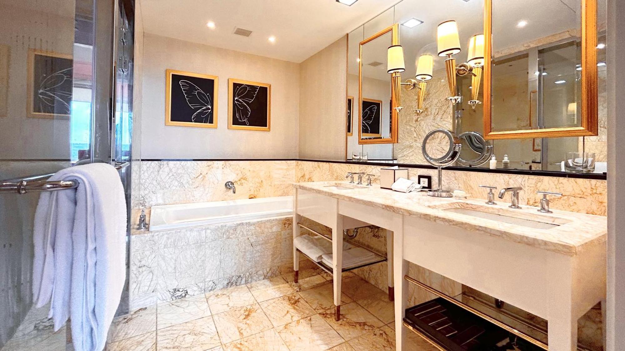 טאיצ'ונג The Lin Hotel מראה חיצוני תמונה A bathroom in a hotel